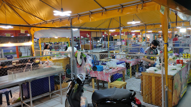 Opinii despre สไมล์แลนด์ พัทยา สตรีทฟู้ด มาร์เก็ต în อำเภอบางละมุง - การบริการอาหารและที่พัก