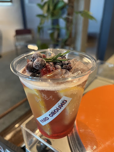 Y A R D G R O U N D - การบริการอาหารและที่พัก