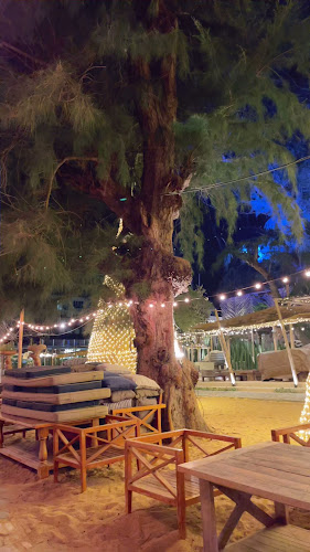 Opinii despre Cave Beach Club în อำเภอสัตหีบ - การบริการอาหารและที่พัก