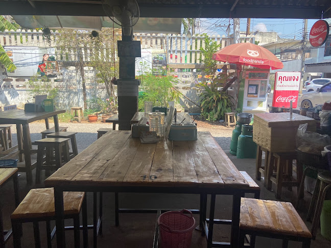 คุณแจงก๋วยเตี๋ยวปากหม้อเข้าวัง - การบริการอาหารและที่พัก