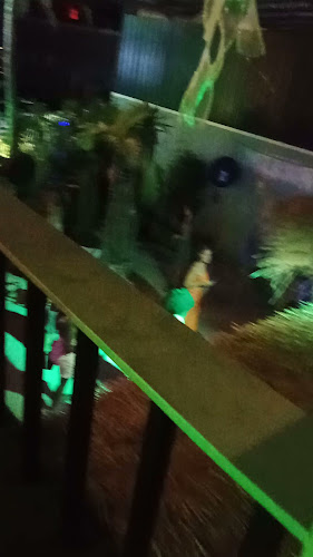 Bottle Bar Phuket - การบริการอาหารและที่พัก