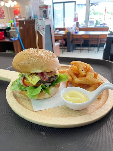 Opinii despre สเต็กอุบลฯ-บ้านอันดาสเต็กเฮ้าส์2 în อำเภอเมืองอุบลราชธานี - การบริการอาหารและที่พัก