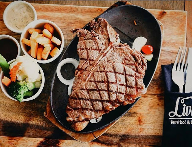 Opinii despre Livv Cafe' & Restaurant Pattaya în อำเภอบางละมุง - การบริการอาหารและที่พัก