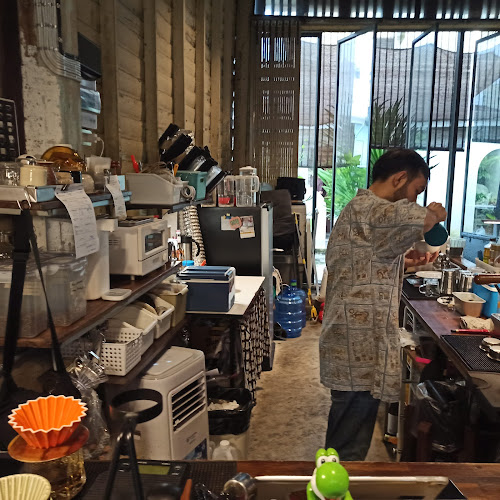 Hood - การบริการอาหารและที่พัก