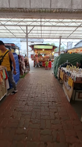 ตลาดกรีนเวย์ ไนท์มาร์เก็ต - การบริการอาหารและที่พัก