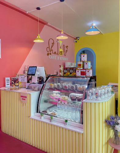 Shalala Cafe' X Studio (ชาลาล่า คาเฟ่) - การบริการอาหารและที่พัก