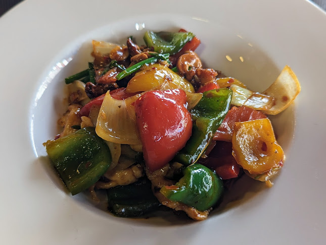 Comentarii opinii despre Nut's Restaurant at Golden Monkey Hotel and Bar