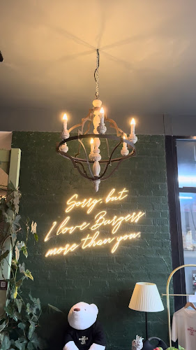 FIVE Loaves Burgers & Cafe’ - เมือง