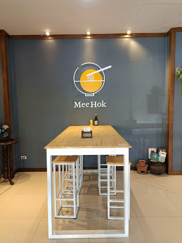 สุรินทร์ ซอย 1 ตำบลตลาดใหญ่ เมือง ภูเก็ต 83000