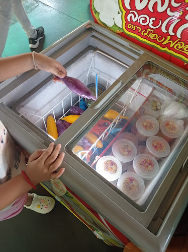 ก๋วยเตี๋ยวเรือ ป้าแจ๋ว - การบริการอาหารและที่พัก