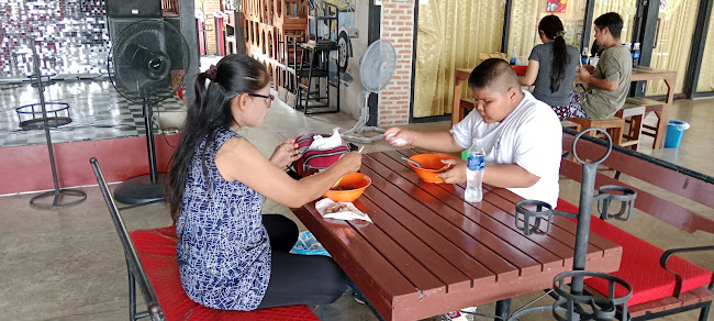 Comentarii opinii despre Skaก๋วยเตี๋ยวไก่ บุฟเฟต์ 79 บาท สาขานครปฐม