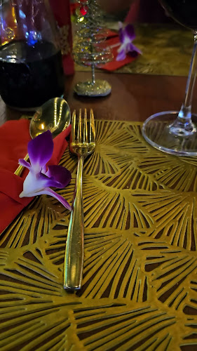 Opinii despre Dick's Café Jomtien în อำเภอบางละมุง - การบริการอาหารและที่พัก