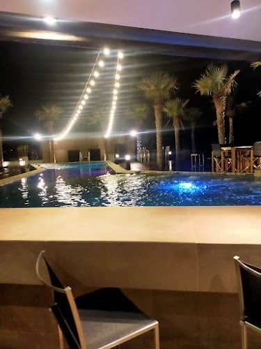 Opinii despre Sky Club Cocktails Restaurant & Bar în อำเภอกะทู้ - การบริการอาหารและที่พัก