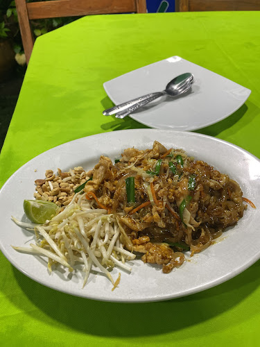 THE NEW Restaurant - การบริการอาหารและที่พัก