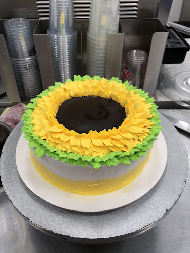 Dairy Queen PTT Muang Thong (แดรี่ควีนปตท.เมืองทอง) - การบริการอาหารและที่พัก