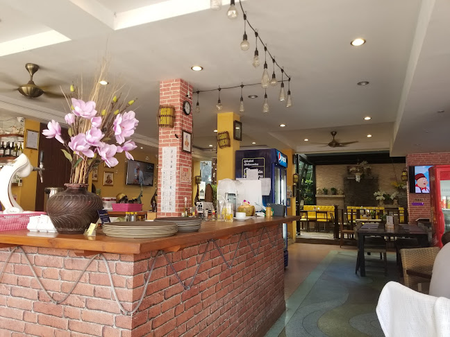 Louis Kitchen Restaurant - การบริการอาหารและที่พัก