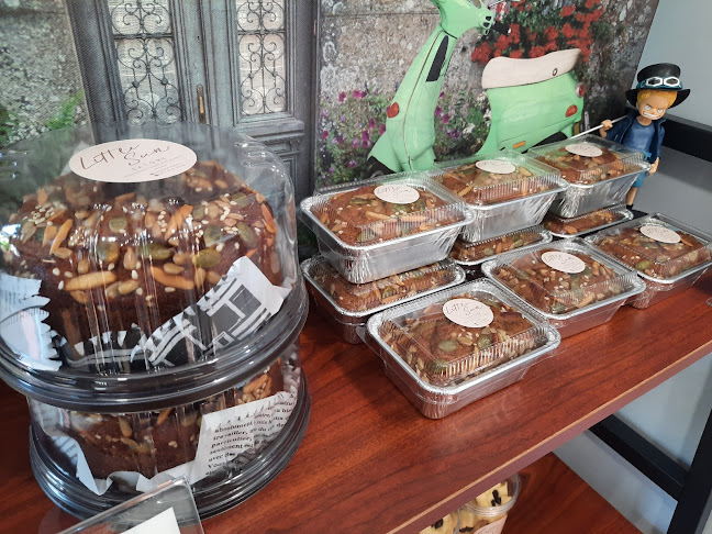 Shine Coffee and Little sun eatory - การบริการอาหารและที่พัก