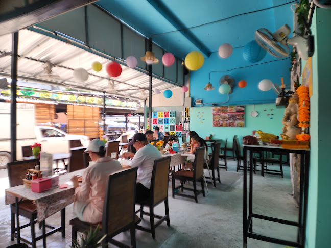 Aree's Kitchen & Lounge