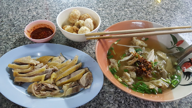 Opinii despre ก๋วยเตี๋ยวไก่ติงลี่ în อำเภอเมืองพิษณุโลก - การบริการอาหารและที่พัก