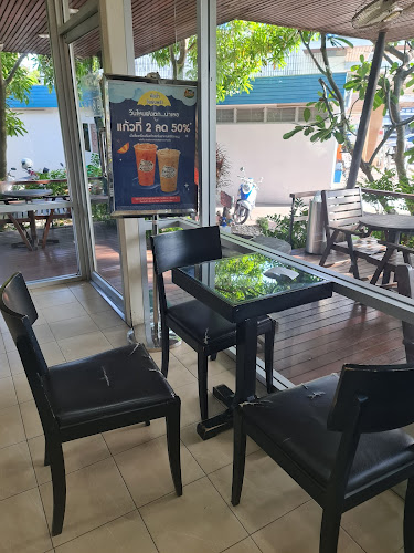 คาเฟ่ อเมซอน - การบริการอาหารและที่พัก