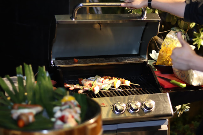 The Cloud Rooftop Pool Bar - การบริการอาหารและที่พัก