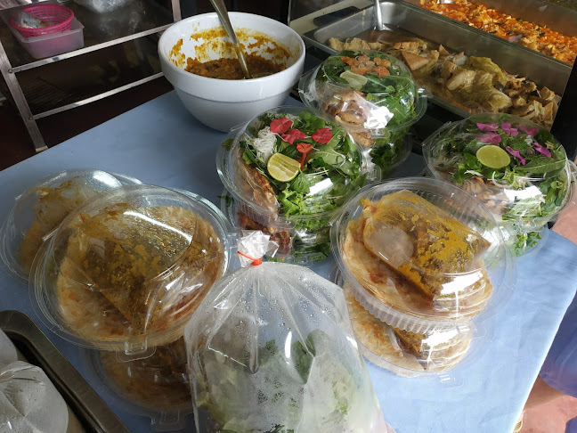 รักนะสุขภาพ (ดอกส้ม) - การบริการอาหารและที่พัก