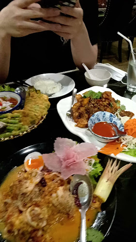 คุณเอียดชาววัง & ANYA Cafe - การบริการอาหารและที่พัก