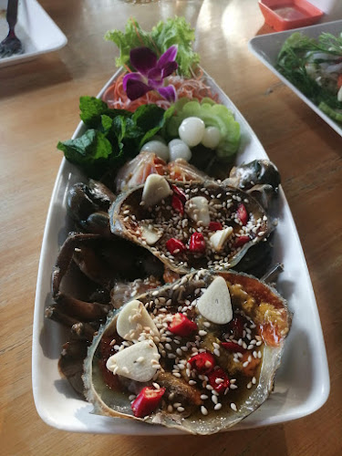 อะนเฟรน - การบริการอาหารและที่พัก