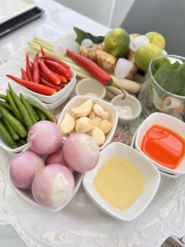 ร้านอาหาร และโรงเรียนสอนทำอาหารไทย ปุ้ม