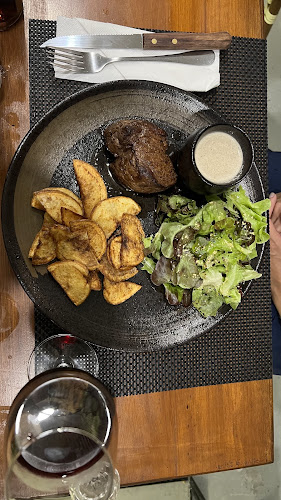 So French Restaurant and Bar - การบริการอาหารและที่พัก