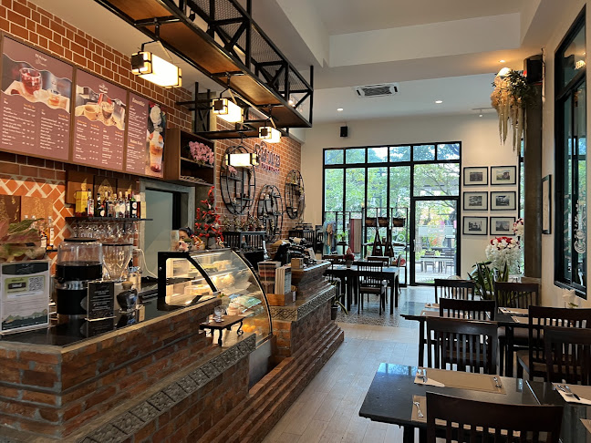 Comentarii opinii despre PhumPhor Coffee​ Restaurant​ ภูมิพ่อ คอฟฟี่เรสเตอรองท์