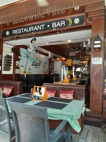 บริษัท อีสท์ เรสทัวรองท์ จำกัด - การบริการอาหารและที่พัก