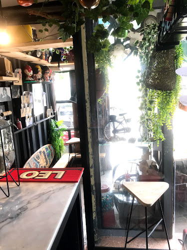 มงคลพาณิชย์1957 (coffee&roti) Cafe