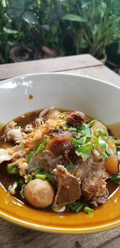 ร้านลำไย คาเฟ่ (LAMYAI CAFE') - การบริการอาหารและที่พัก