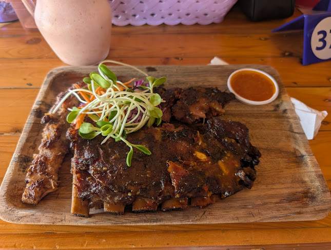 Opinii despre Ali's Smoke House în Phuket - การบริการอาหารและที่พัก