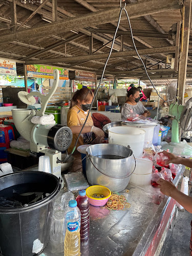 โอ้วเอ๋ว ตลาดฉำฉา