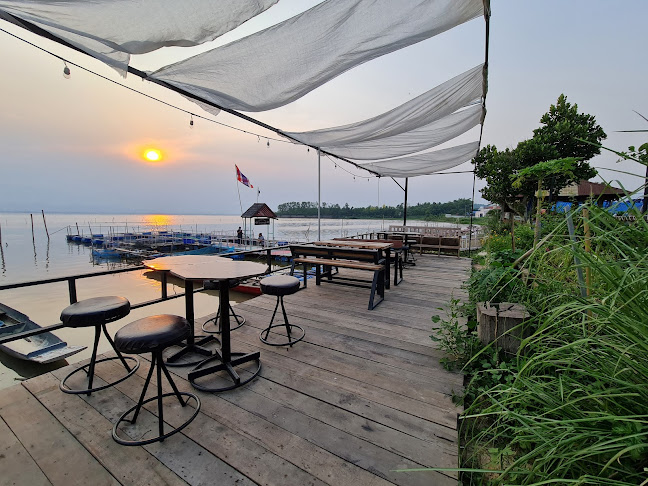 ท่าปลาคาเฟ่สันแกลบดำ