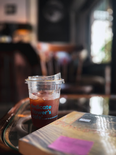 Dedicate Flower’s Cafe - การบริการอาหารและที่พัก