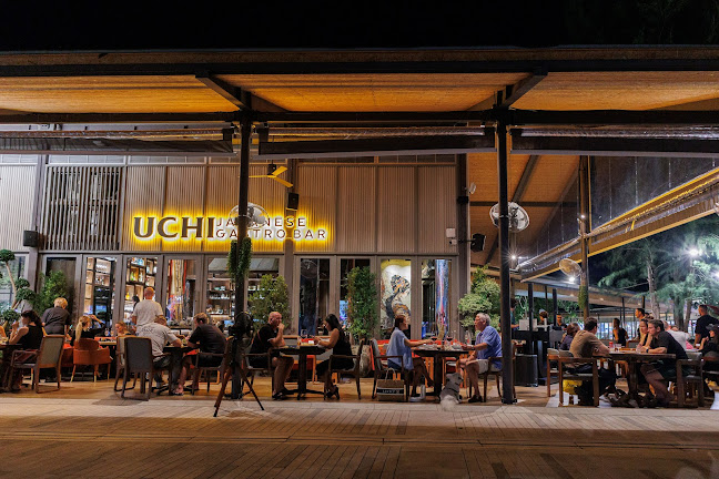 Uchi Gastrobar Japanese Food & Sushi Phuket - การบริการอาหารและที่พัก