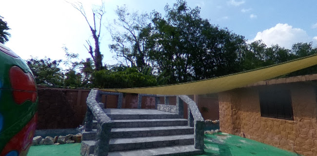 Kindee Pizzeria & Steak House - การบริการอาหารและที่พัก