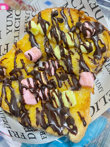 JNTodโท๊ด ของทอดปังปิ้งตรงข้ามสนามกีฬากลาง - การบริการอาหารและที่พัก