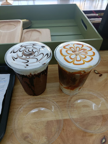 Helios Cafe - การบริการอาหารและที่พัก