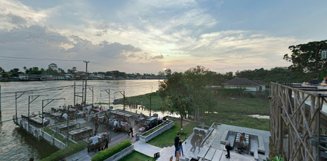 River Wine Restaurant&Karaoke - การบริการอาหารและที่พัก