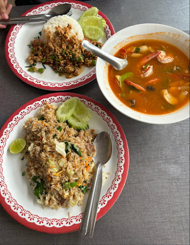 ร้านก๋วยเตี๋ยวไก่​ เนื้อ​ ตุ๋น​ HALAL FOOD สาขา 2 ตลาดแหลมดิน​ @samui - การบริการอาหารและที่พัก