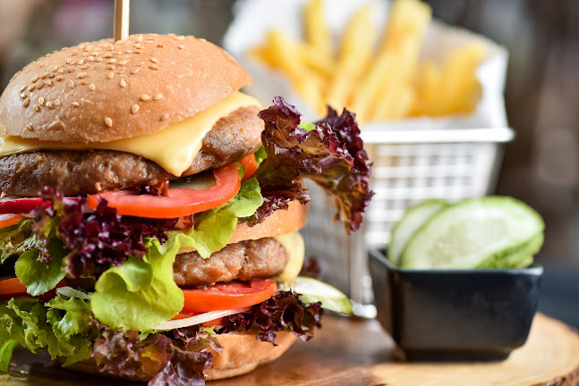 Vitaphorn Authentic Thai Restaurant​ & Steak House - อำเภอเมืองภูเก็ต