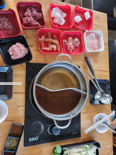 แซ่บแจ่วฮ้อน สาขาขอนแก่น - การบริการอาหารและที่พัก