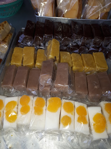 ร้านพงวศ์วณิช ขนมหวาน - การบริการอาหารและที่พัก