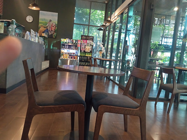 คาเฟ่ อเมซอน ปตท.บ้านกล้วย ไทรน้อย - การบริการอาหารและที่พัก