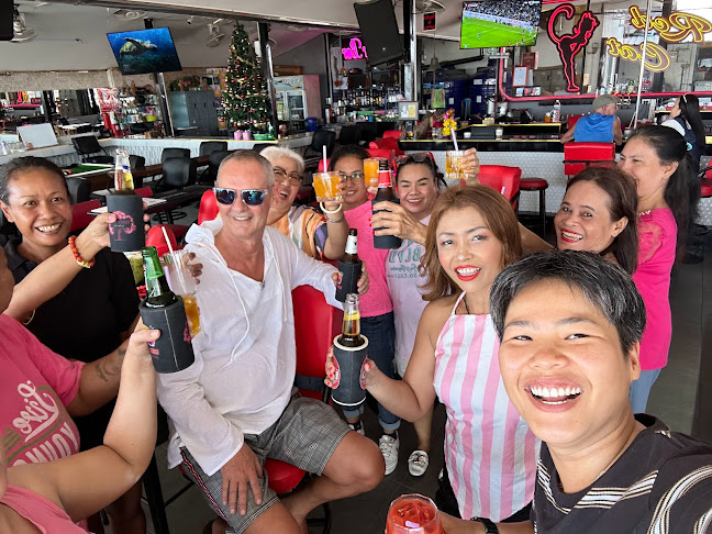 Red Cat Bar - การบริการอาหารและที่พัก