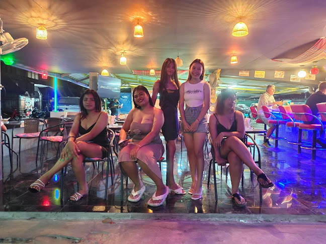 Opinii despre S&B อยู่นี่ริมเล จอมเทียน în อำเภอบางละมุง - การบริการอาหารและที่พัก